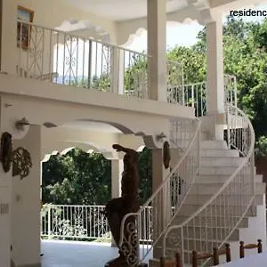 Royale Hotel